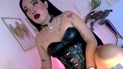 Caroline online show from November 7, 1:49 am