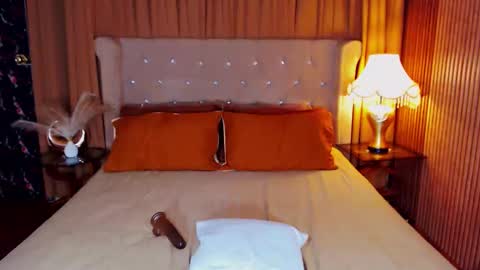 _empressvalerie_ online show from October 1, 10:43 pm