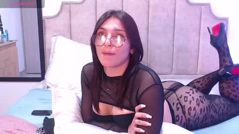 Snapshot of _ericavanderhill_ chatting on February 25, 10:29 pm  Erica Vanderhill  online show from February 25, 10:29 pm