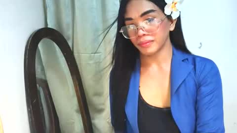 _karie_ online show from October 10, 1:45 pm