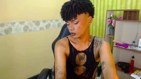 im NiallDun online show from January 5, 4:25 am