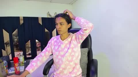 aisha_hotts777 online show from April 26, 3:26 am