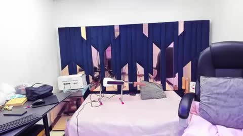 aisha_hotts777 online show from April 27, 3:27 am