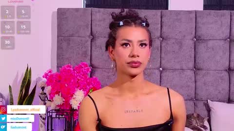 Queen Dumont   online show from February 10, 7:10 pm