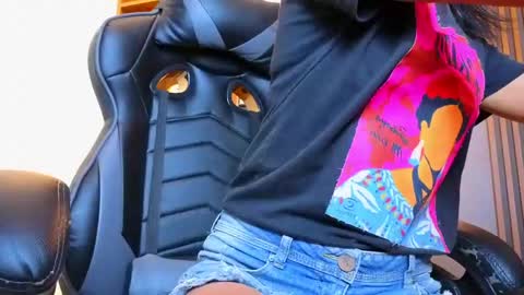 Alahia Rodriguez online show from April 20, 7:04 pm