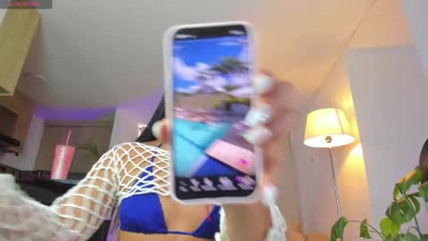 A L E J A N D R A online show from April 18, 7:58 pm