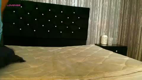 alicee_moonn online show from April 23, 7:05 pm