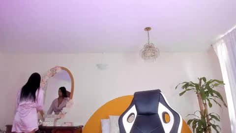 AlinaSimmons online show from June 8, 1:32 pm