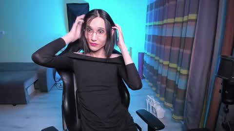 Alison online show from February 13, 9:00 pm