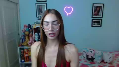 Snapshot of allisonblossom chatting on January 24, 10:19 pm online show from January 24, 10:19 pm