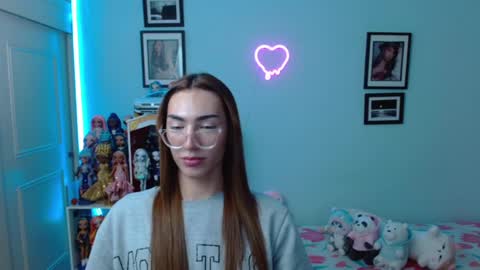 Snapshot of allisonblossom chatting on January 25, 8:21 am online show from January 25, 8:21 am