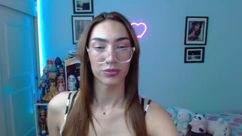 Snapshot of allisonblossom chatting on January 25, 11:54 pm online show from January 25, 11:54 pm