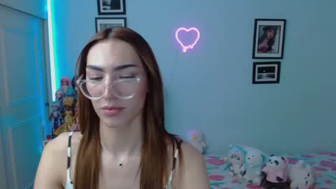 Snapshot of allisonblossom chatting on January 26, 10:02 am online show from January 26, 10:02 am