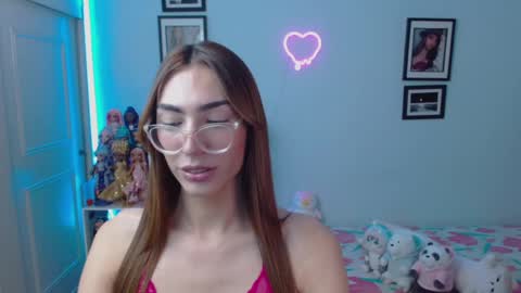 Snapshot of allisonblossom chatting on January 29, 1:37 am online show from January 29, 1:37 am