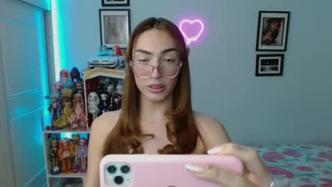 Snapshot of allisonblossom chatting on February 3, 11:47 pm online show from February 3, 11:47 pm