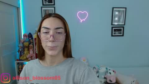 Snapshot of allisonblossom chatting on February 7, 11:45 pm online show from February 7, 11:45 pm