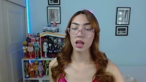 Snapshot of allisonblossom chatting on March 5, 10:26 pm online show from March 5, 10:26 pm