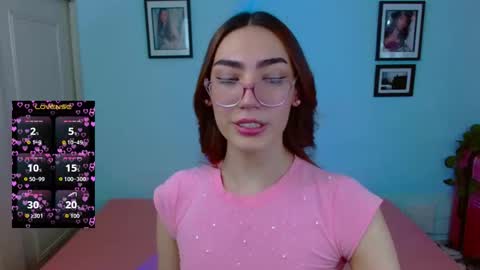 Snapshot of allisonblossom chatting on October 21, 3:57 pm online show from October 21, 3:57 pm