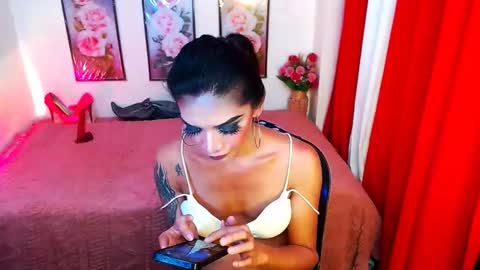 alluringsofia online show from April 24, 8:06 am