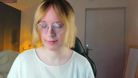 Snapshot of amanda_butlerr chatting on October 25, 9:59 am Hi im Amanda online show from October 25, 9:59 am