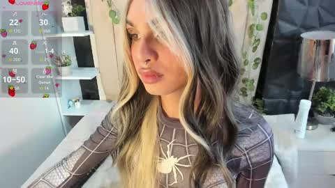 amapola_hs online show from April 22, 10:06 pm