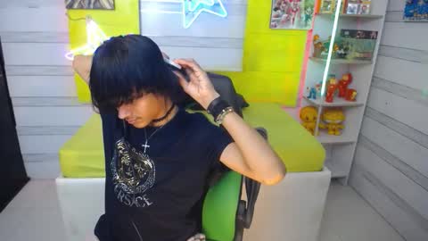 Snapshot of andy_staar18 chatting on October 23, 11:36 am andy staar online show from October 23, 11:36 am