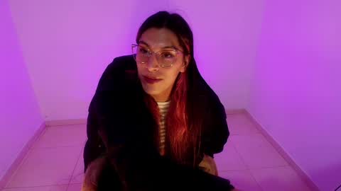 angele online show from April 7, 8:43 pm