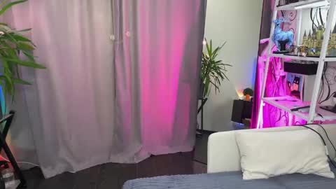 anjalin_sososok online show from May 20, 8:31 am