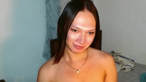 Snapshot of aphr0dite_x chatting on December 18, 7:26 am Roman Goddess online show from December 18, 7:26 am