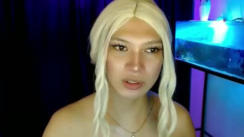 Snapshot of aphr0dite_x chatting on December 26, 7:24 am Roman Goddess online show from December 26, 7:24 am