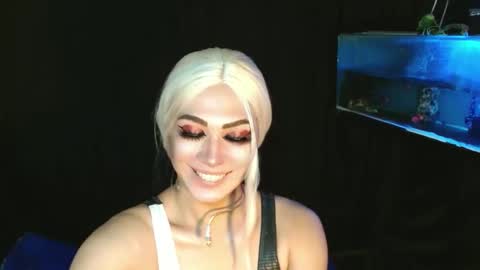 Snapshot of aphr0dite_x chatting on December 31, 12:04 pm Roman Goddess online show from December 31, 12:04 pm