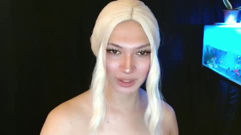 Snapshot of aphr0dite_x chatting on January 1, 5:33 am Roman Goddess online show from January 1, 5:33 am