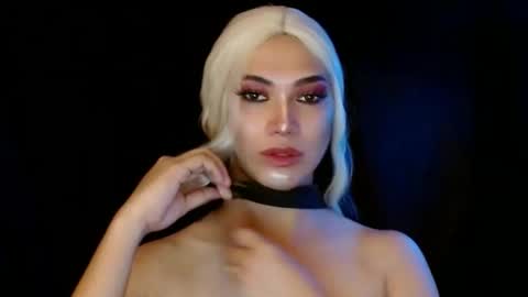 Snapshot of aphr0dite_x chatting on January 7, 6:39 am Roman Goddess online show from January 7, 6:39 am