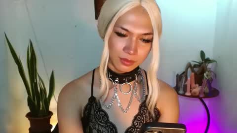 Snapshot of aphr0dite_x chatting on January 27, 2:10 am Roman Goddess online show from January 27, 2:10 am