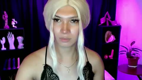 Snapshot of aphr0dite_x chatting on February 8, 8:09 am Roman Goddess online show from February 8, 8:09 am