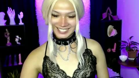 Snapshot of aphr0dite_x chatting on February 13, 10:55 am Roman Goddess online show from February 13, 10:55 am