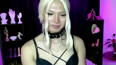 Snapshot of aphr0dite_x chatting on February 14, 10:04 pm Roman Goddess online show from February 14, 10:04 pm