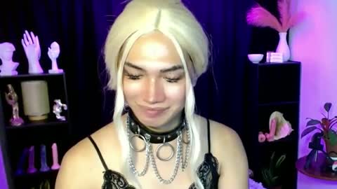 Snapshot of aphr0dite_x chatting on February 16, 1:38 am Roman Goddess online show from February 16, 1:38 am