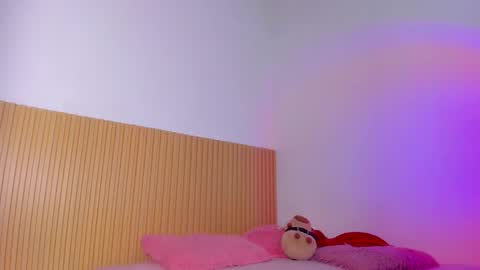 Aria Millers  online show from March 6, 11:59 am