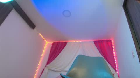 arimoon18 online show from April 9, 11:33 pm