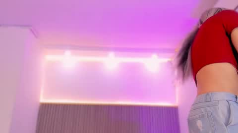 ash_valentine online show from March 6, 8:25 pm