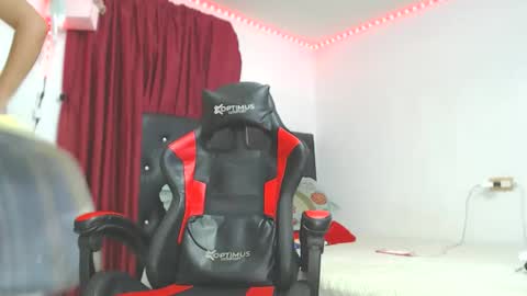 ashelyhots9inches online show from April 22, 7:21 pm