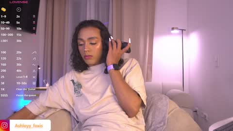 Snapshot of ashleyyfox_ chatting on December 23, 1:40 am Ashley Fox online show from December 23, 1:40 am