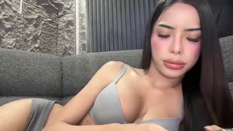 Snapshot of asianhugecockcindy chatting on October 22, 10:57 pm asianhugecockcindy online show from October 22, 10:57 pm