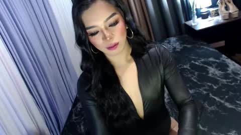 Margaux Miller online show from October 29, 5:55 pm