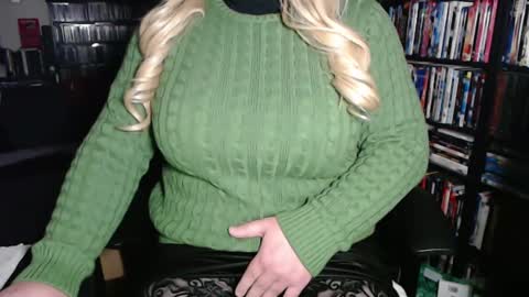 Snapshot of aspen_vale chatting on October 23, 10:25 pm Aspen Vale online show from October 23, 10:25 pm