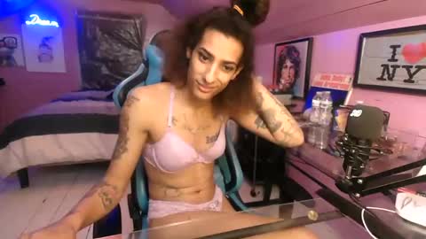 Snapshot of athena_the_godess chatting on March 1, 3:21 am   xoxo G0DD3SS xoxox    online show from March 1, 3:21 am