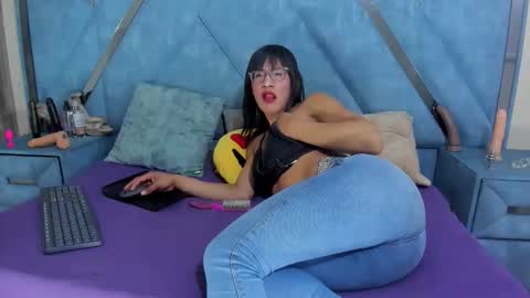 Monii Yi online show from February 27, 6:08 am