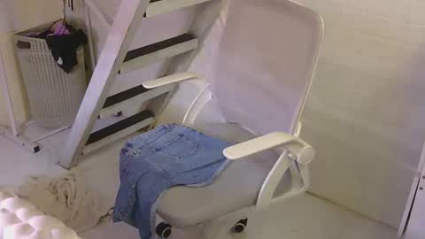 Rhian online show from April 16, 1:50 am