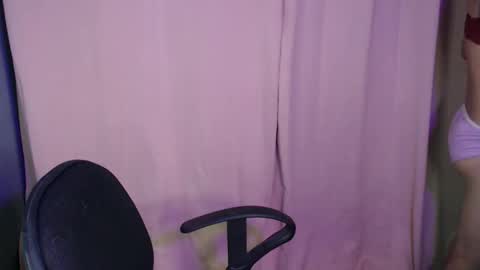Snapshot of bahoglaway69 chatting on October 22, 7:27 pm april online show from October 22, 7:27 pm